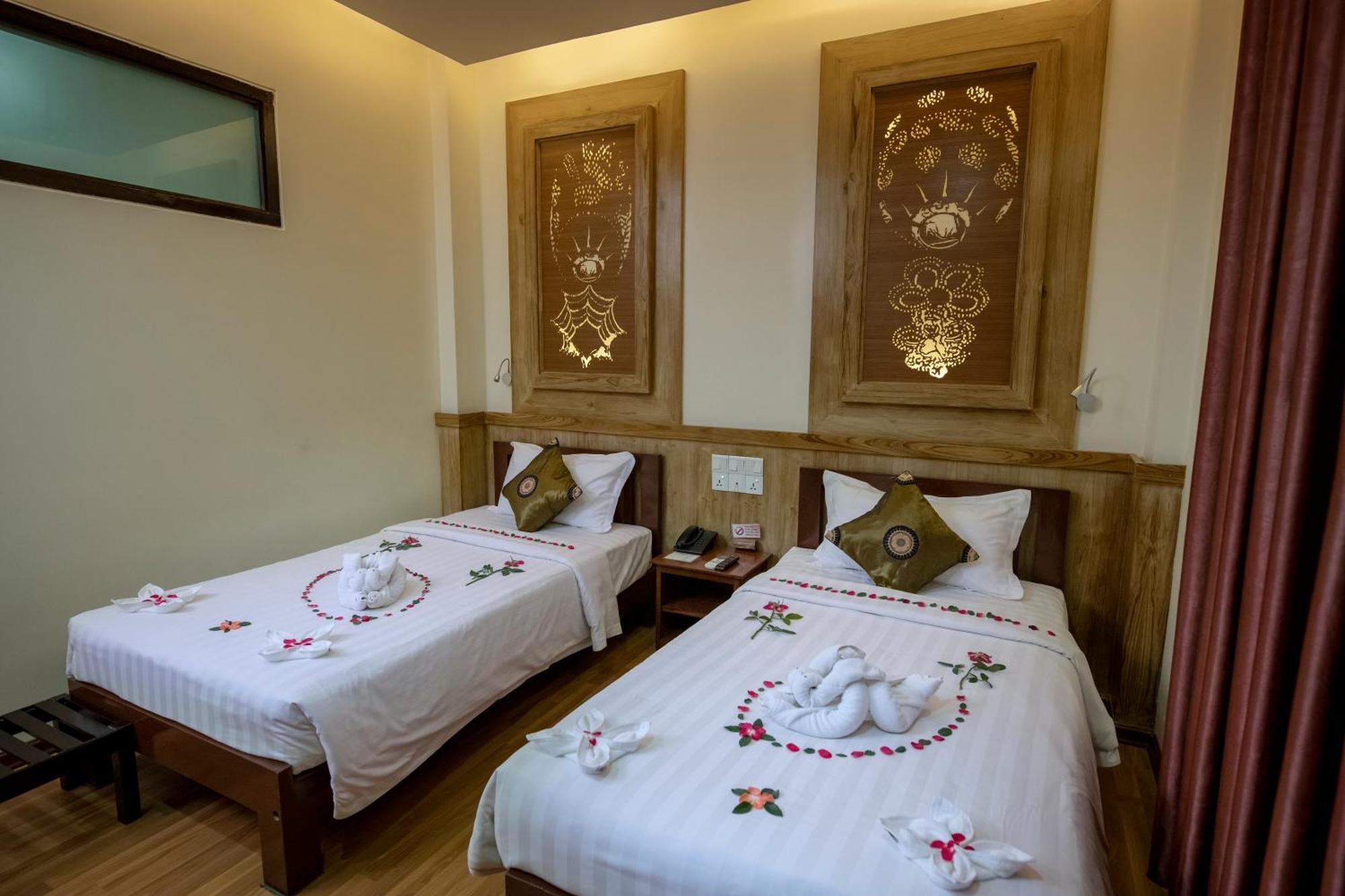 Uct Taunggyi Hotel Buitenkant foto